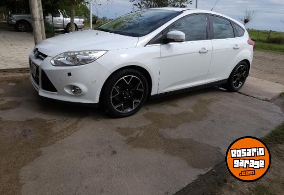 Autos - Ford Focus Titanium 2014 Nafta 127000Km - En Venta