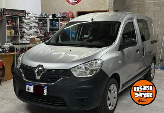Utilitarios - Renault Kangoo 2022 Nafta 70000Km - En Venta