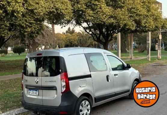 Utilitarios - Renault Kangoo 2022 Nafta 70000Km - En Venta