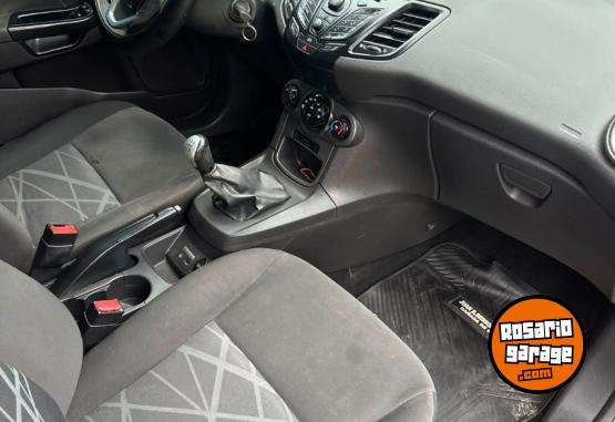 Autos - Ford Fiesta kinectic 2014 Nafta 181000Km - En Venta