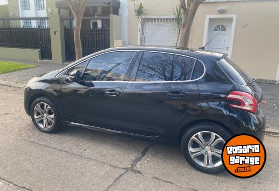 Autos - Peugeot 208 2015 Nafta 140000Km - En Venta