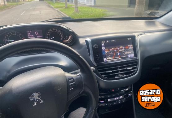Autos - Peugeot 208 2015 Nafta 140000Km - En Venta