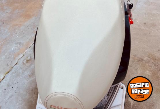 Motos - Corven Expert Milano 150 2023 Nafta 8900Km - En Venta
