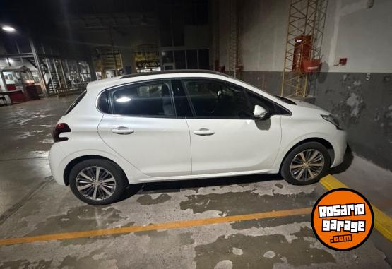 Autos - Peugeot 208 Feline automático 2018 Nafta 7000Km - En Venta