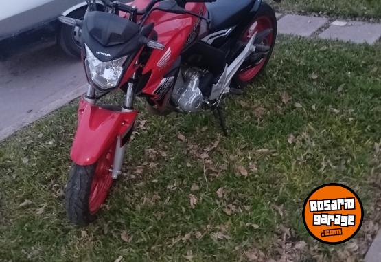 Motos - Honda Twister 2022 Nafta 2500Km - En Venta