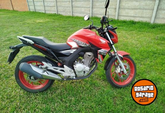 Motos - Honda Twister 2022 Nafta 2500Km - En Venta