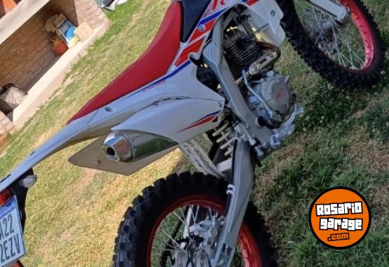 Motos - RVM CZ 250 T 2024 Nafta 1500Km - En Venta