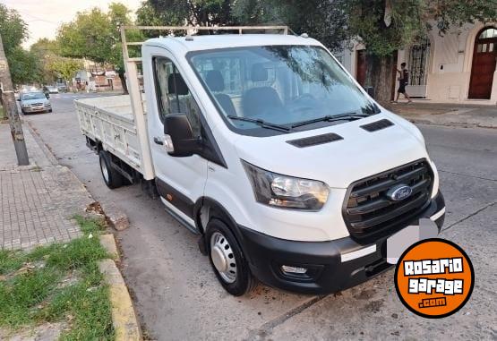 Camiones y Grúas - Camion ford transit chasis con carrocería 2021 impecable full - En Venta