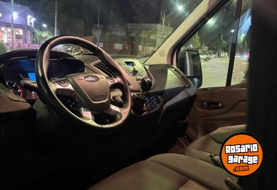Camiones y Grúas - Camion ford transit chasis con carrocería 2021 impecable full - En Venta