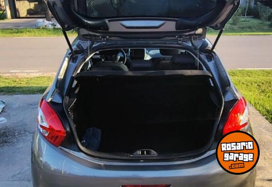 Autos - Peugeot 208 2015 Nafta 79600Km - En Venta