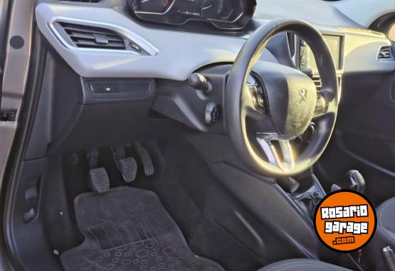 Autos - Peugeot 208 2015 Nafta 79600Km - En Venta