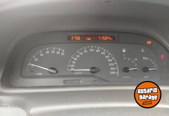 Autos - Renault LAGUNA 2.0 2001 Nafta 71000Km - En Venta