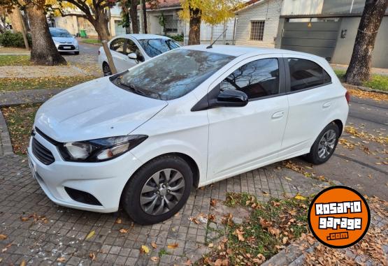 Autos - Chevrolet Onix Joy Black 2021 Nafta 33000Km - En Venta