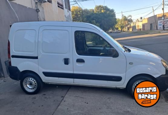 Utilitarios - Renault Kangoo 2015 GNC 175000Km - En Venta