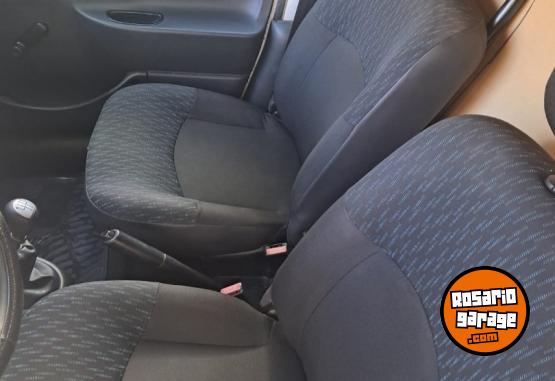 Utilitarios - Renault Kangoo 2015 GNC 175000Km - En Venta