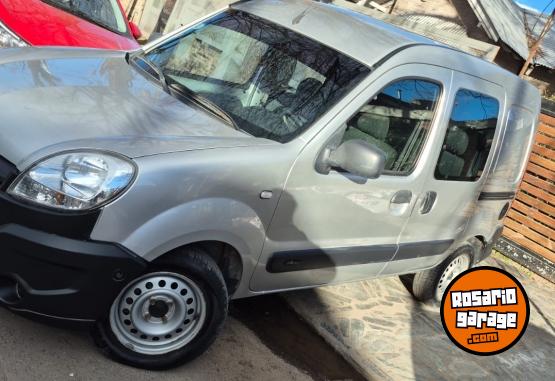 Utilitarios - Renault Kangoo ph3 confort 1.6 2016 Nafta 96824Km - En Venta