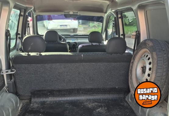 Utilitarios - Renault Kangoo ph3 confort 1.6 2016 Nafta 96824Km - En Venta