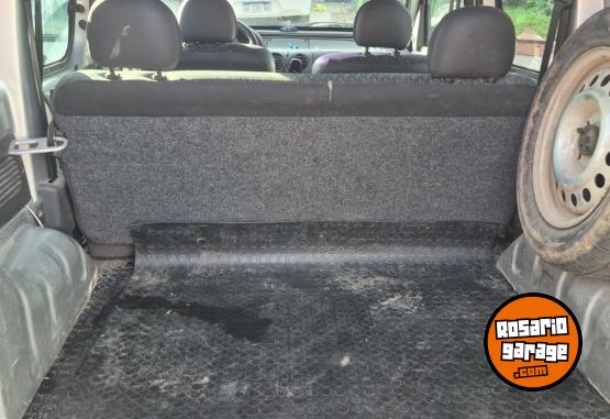 Utilitarios - Renault Kangoo ph3 confort 1.6 2016 Nafta 96824Km - En Venta