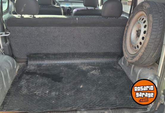 Utilitarios - Renault Kangoo ph3 confort 1.6 2016 Nafta 96824Km - En Venta