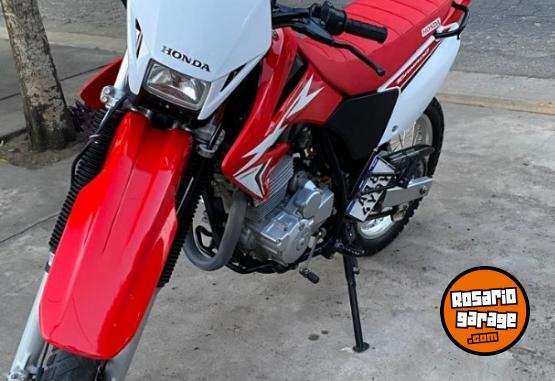 Motos - Honda Tornado 2021 Nafta 15800Km - En Venta