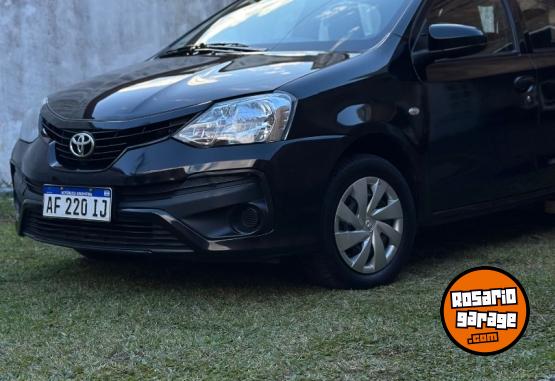 Utilitarios - Toyota Etios 2022 Nafta 56000Km - En Venta