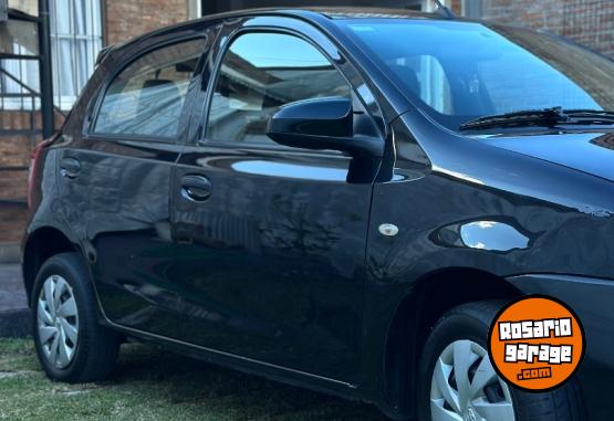 Utilitarios - Toyota Etios 2022 Nafta 56000Km - En Venta