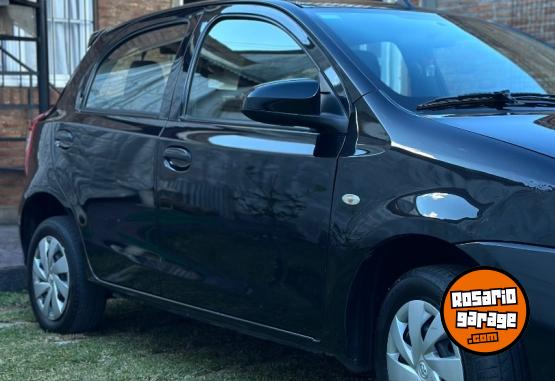 Utilitarios - Toyota Etios 2022 Nafta 56000Km - En Venta