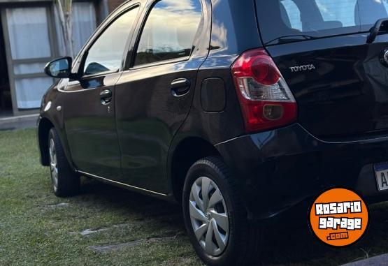 Utilitarios - Toyota Etios 2022 Nafta 56000Km - En Venta