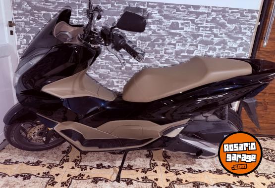 Motos - Honda Pcx dlx 2026 Nafta 1400Km - En Venta