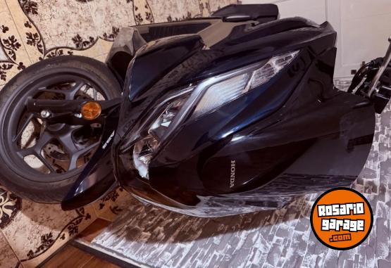 Motos - Honda Pcx dlx 2026 Nafta 1400Km - En Venta