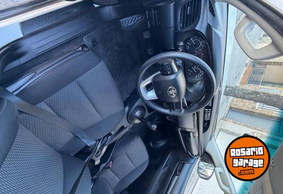 Camionetas - Toyota Hilux 4x4 2023 Diesel 120000Km - En Venta