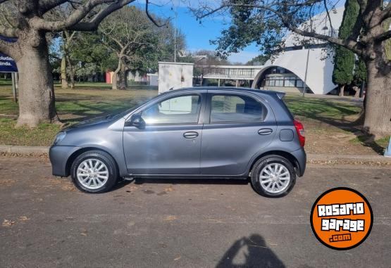 Autos - Toyota Etios 1.5 Xls 2015 Nafta 80000Km - En Venta