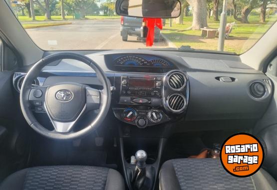 Autos - Toyota Etios 1.5 Xls 2015 Nafta 80000Km - En Venta
