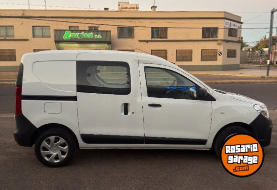 Utilitarios - Renault Kangoo adaptada 2025 GNC 52000Km - En Venta
