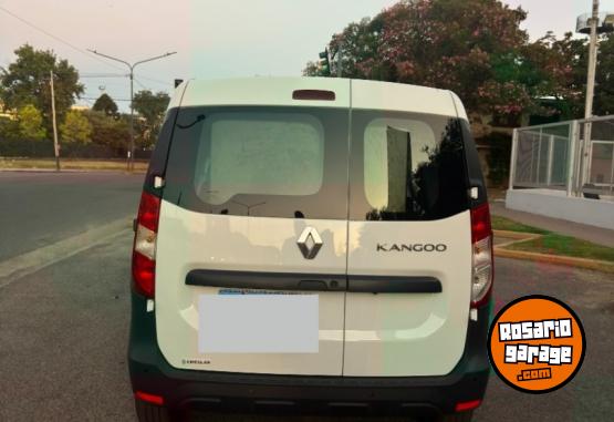 Utilitarios - Renault Kangoo adaptada 2025 GNC 52000Km - En Venta