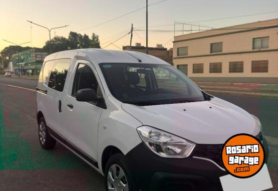 Utilitarios - Renault Kangoo adaptada 2025 GNC 52000Km - En Venta