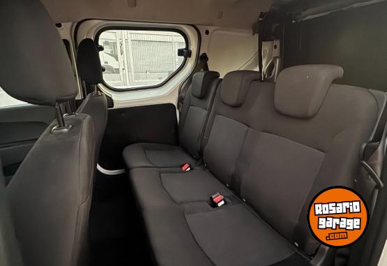 Utilitarios - Renault Kangoo adaptada 2025 GNC 52000Km - En Venta
