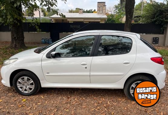 Autos - Peugeot Compact allure HDI 1.4 2016 Diesel 168000Km - En Venta