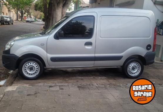Utilitarios - Renault Kangoo 2015 GNC 125000Km - En Venta