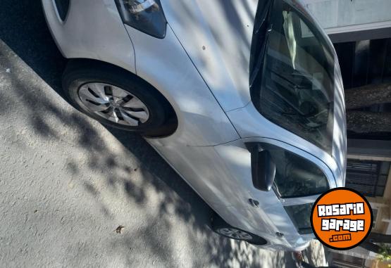 Autos - Volkswagen Voyage 2014 Nafta 189000Km - En Venta
