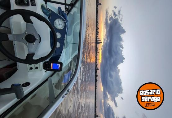 Embarcaciones - VENDO Lancha Robinson Mantra 5.30 Evinrude 60hp E-tec 2021 INMACULADA LISTA PARA DISFRUTAR!!! - En Venta