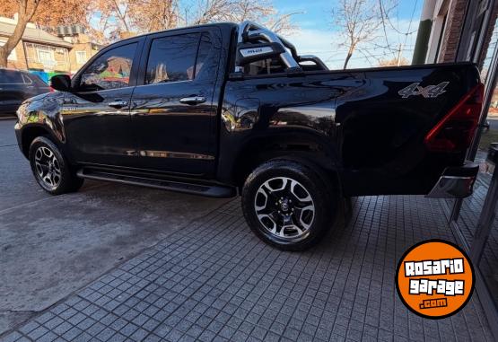 Camionetas - Toyota Hilux SRX 4x4 2021 Diesel 156800Km - En Venta