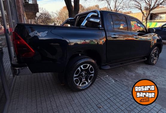 Camionetas - Toyota Hilux SRX 4x4 2021 Diesel 156800Km - En Venta