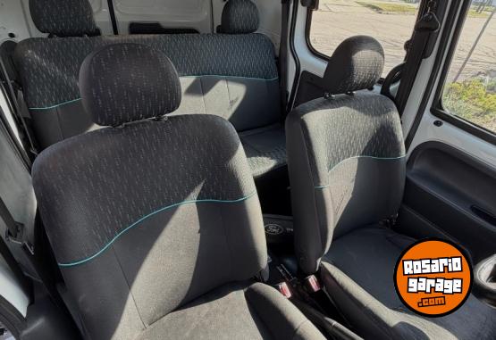Utilitarios - Renault Kangoo confort 5as 2pl. 2016 Nafta 182000Km - En Venta