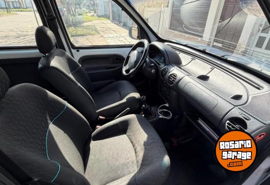 Utilitarios - Renault Kangoo confort 5as 2pl. 2016 Nafta 182000Km - En Venta