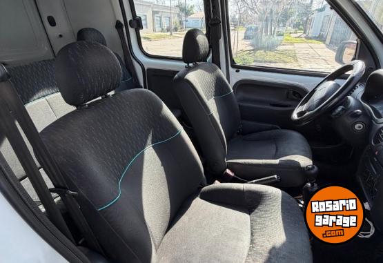Utilitarios - Renault Kangoo confort 5as 2pl. 2016 Nafta 182000Km - En Venta