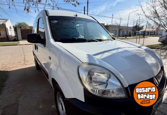 Utilitarios - Renault Kangoo confort 5as 2pl. 2016 Nafta 182000Km - En Venta