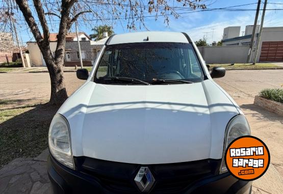Utilitarios - Renault Kangoo confort 5as 2pl. 2016 Nafta 182000Km - En Venta