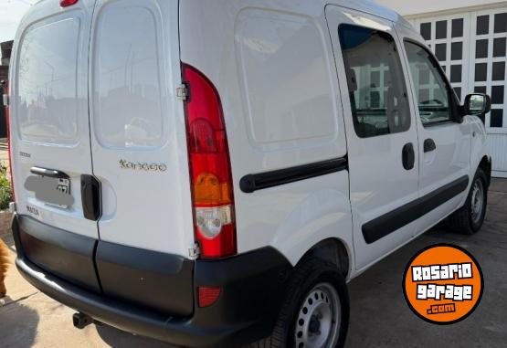 Utilitarios - Renault Kangoo confort 5as 2pl. 2016 Nafta 182000Km - En Venta