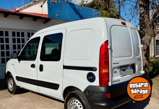 Utilitarios - Renault Kangoo confort 5as 2pl. 2016 Nafta 182000Km - En Venta